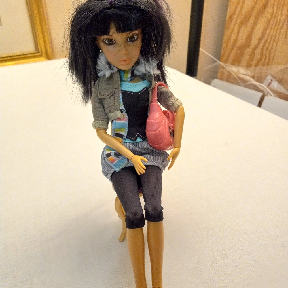 2009 Spin Master LTD LIV  Doll 11 1\2"